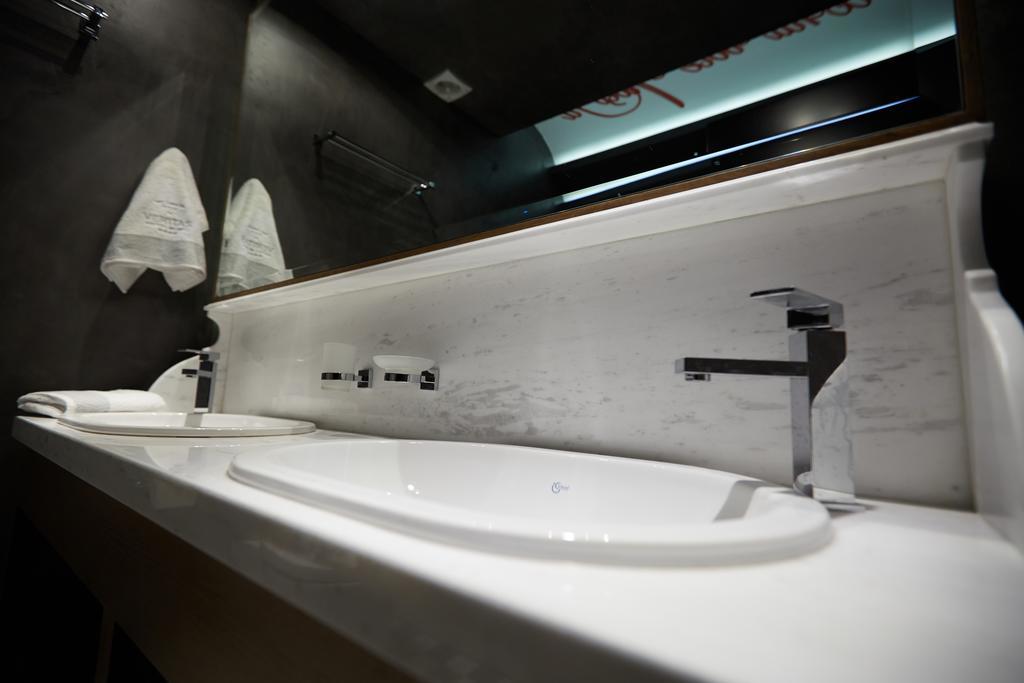 Veritas Boutique Art Hotel Бер Екстериор снимка